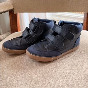 Cat & Jack navy high top boy sneakers 12T